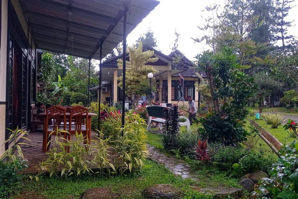 Designer Villa Tokyo Cianjur Exterior photo