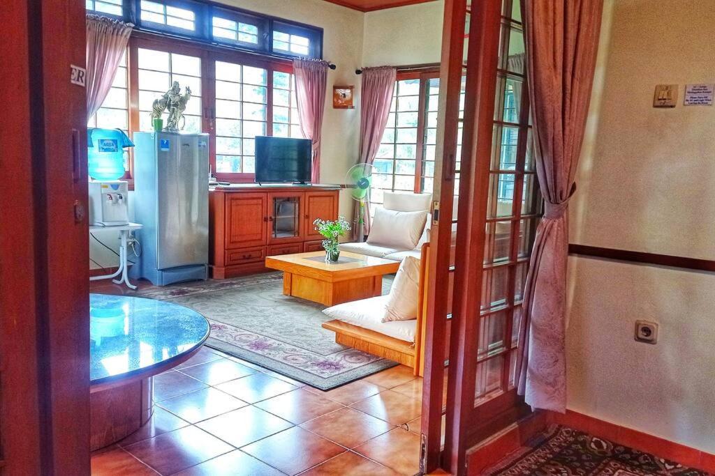 Designer Villa Tokyo Cianjur Exterior photo